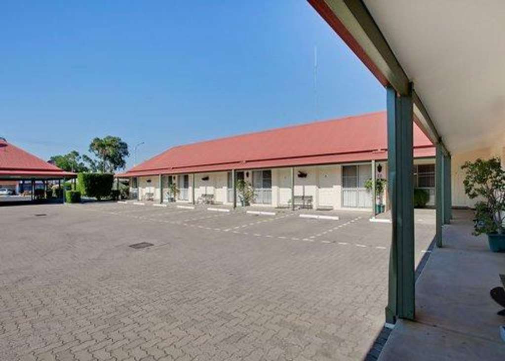 Pioneer Motel Гондиуинди Екстериор снимка