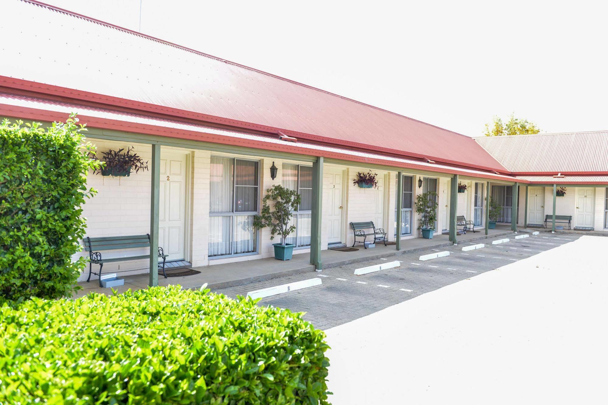 Pioneer Motel Гондиуинди Екстериор снимка