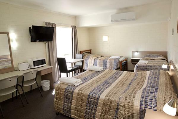 Pioneer Motel Гондиуинди Екстериор снимка