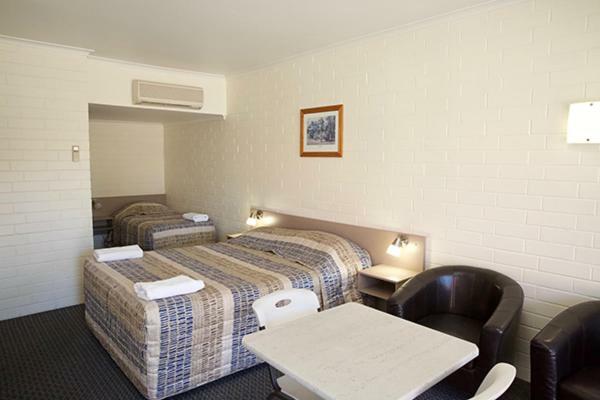 Pioneer Motel Гондиуинди Екстериор снимка