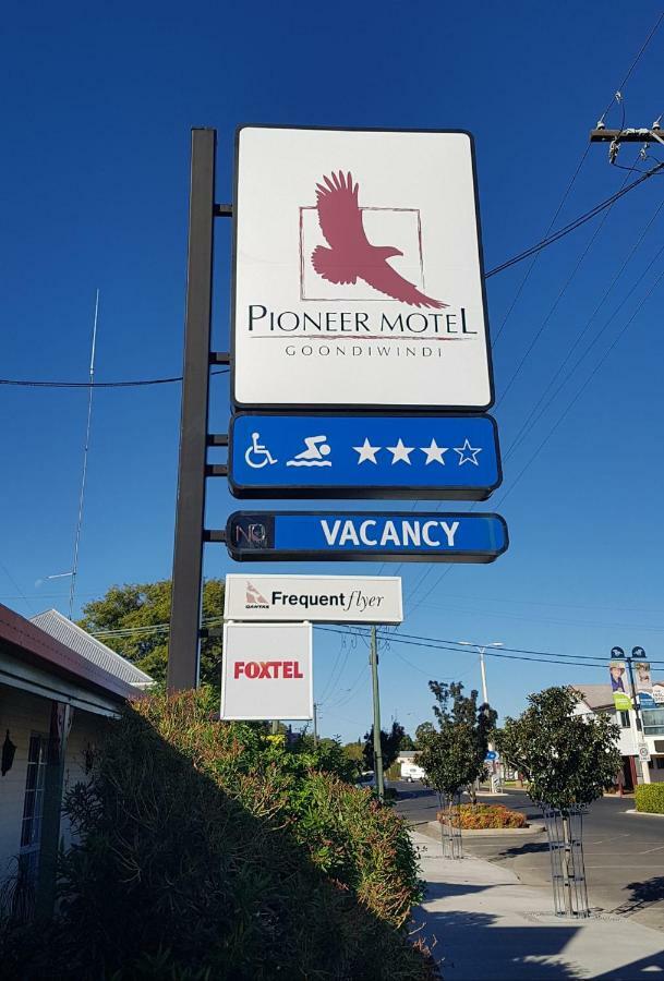 Pioneer Motel Гондиуинди Екстериор снимка